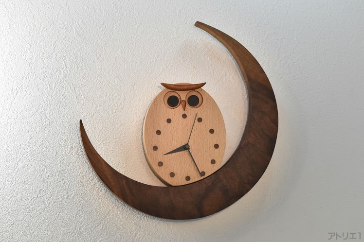 ふくろうと三日月のインテリア掛け時計